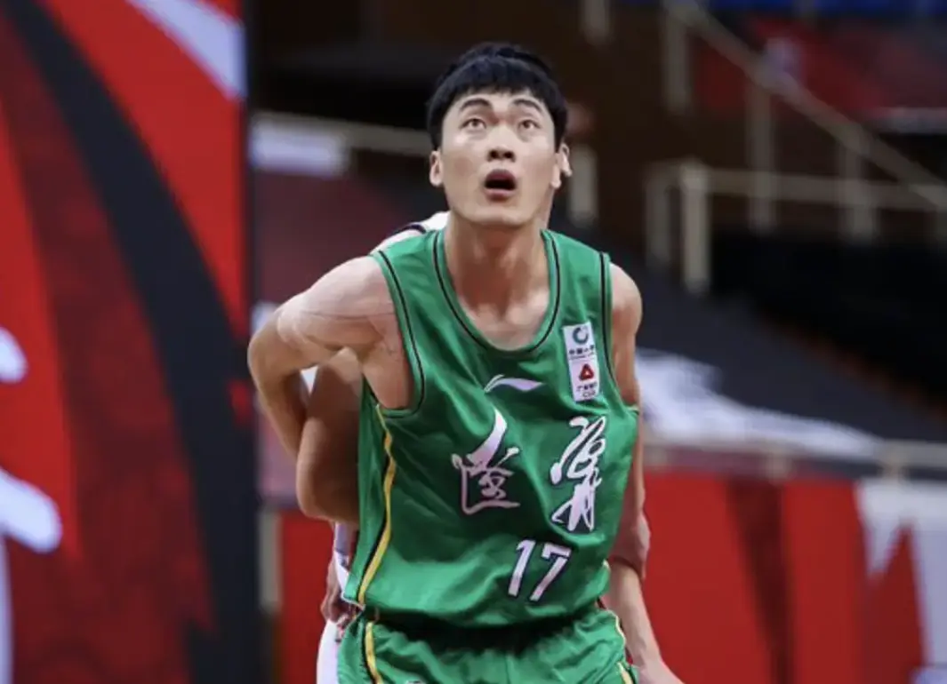 刘雁宇临危, A打球, 的首个赛季