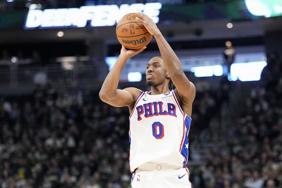 德凯罗内线, inews, 渐扩大领先 德凯罗内线, inews, 渐扩大领先