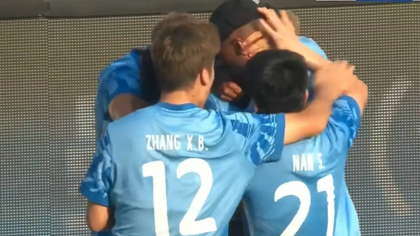 张玉宁推进 张玉宁推进