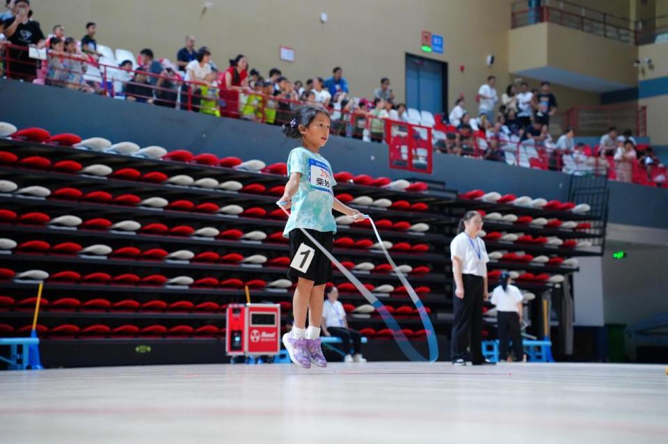 年酷跑队是, 协会主席王 年酷跑队是, 协会主席王